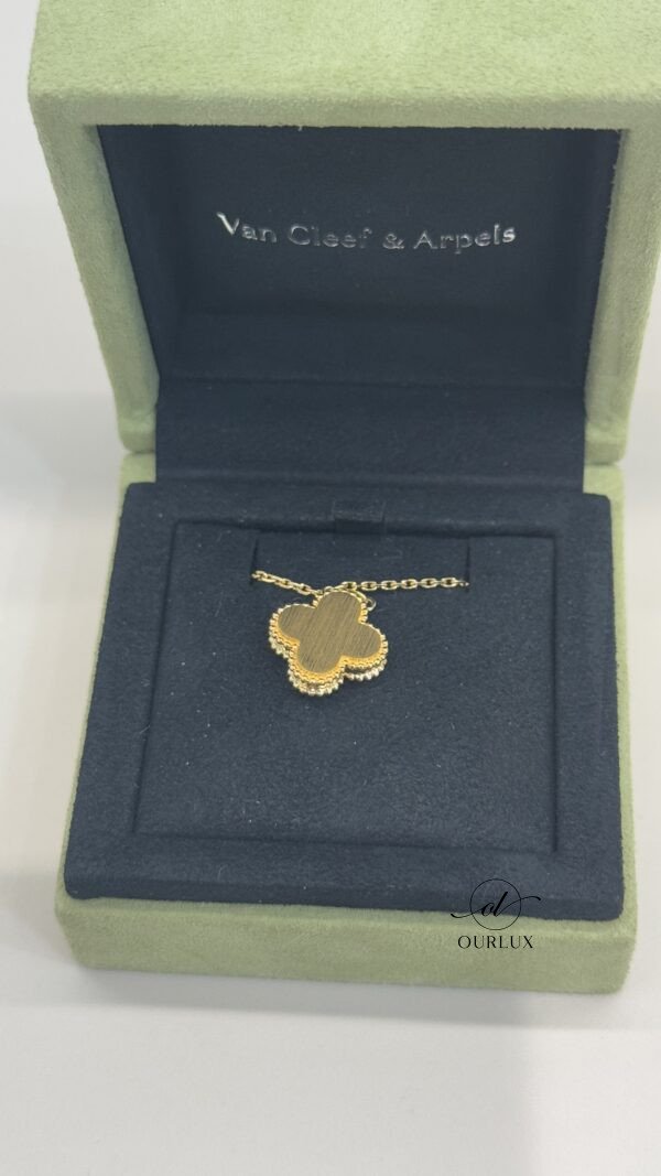 Van Cleef & Arpels (VCA) | 2018 Holiday Pendant