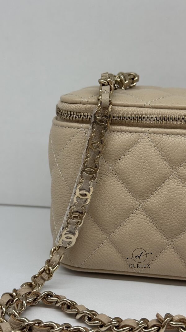Chanel | (Unused) Cavair Vanity CC chain 22S