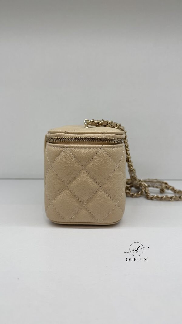 Chanel | (Unused) Cavair Vanity CC chain 22S
