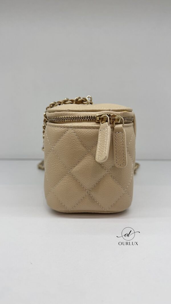 Chanel | (Unused) Cavair Vanity CC chain 22S