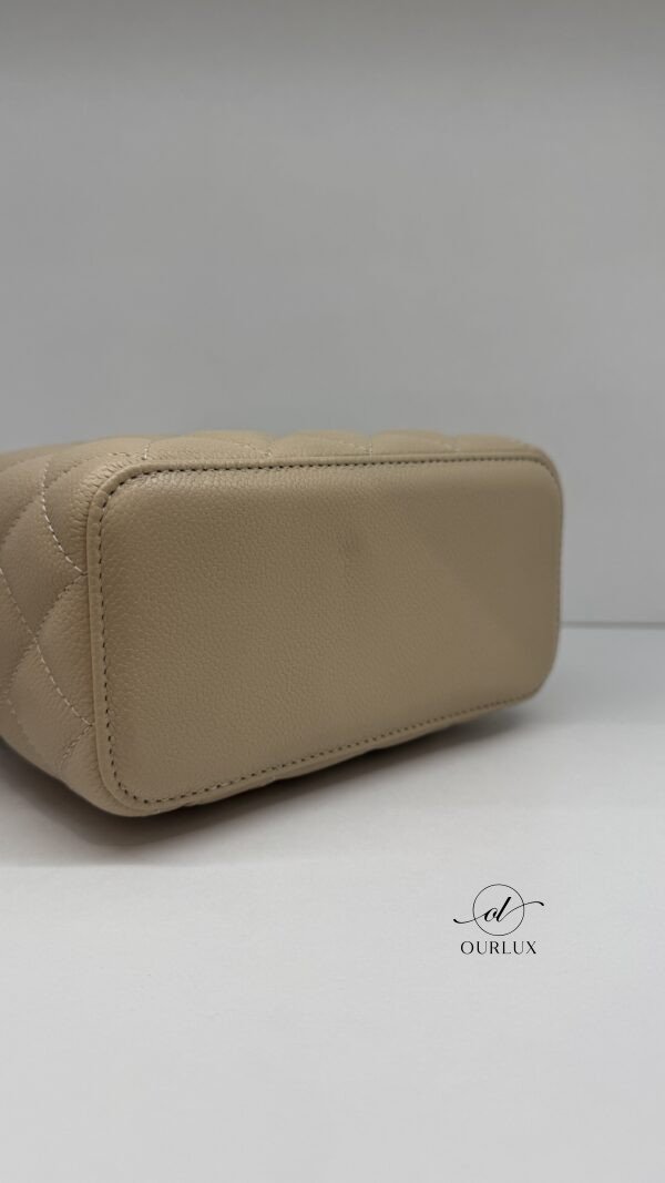 Chanel | (Unused) Cavair Vanity CC chain 22S