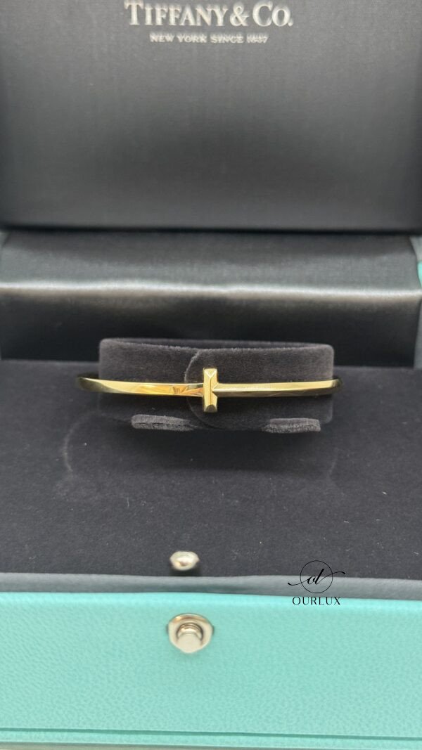 Tiffany | T Narrow Wire Bracelet