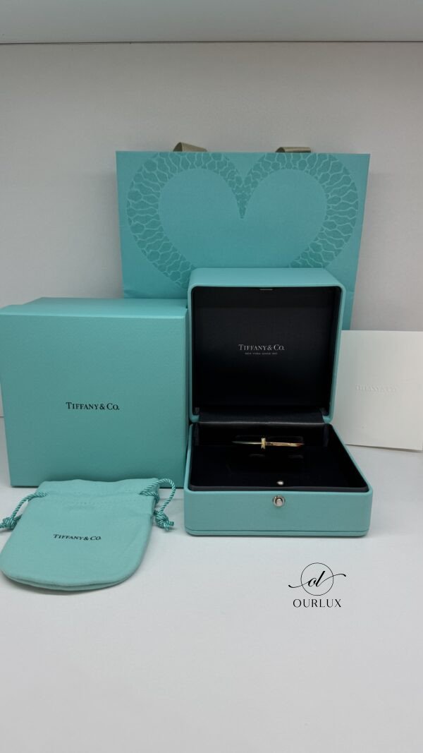 Tiffany | T Narrow Wire Bracelet