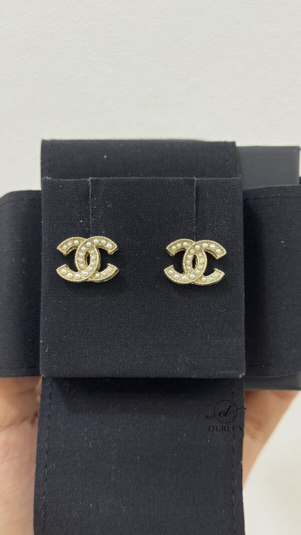Pre-Owned/ Preloved/ Second Hand Chanel Chanel CC Pearl Earrings, Earring in Gold Hardware Color,  Size, Front View