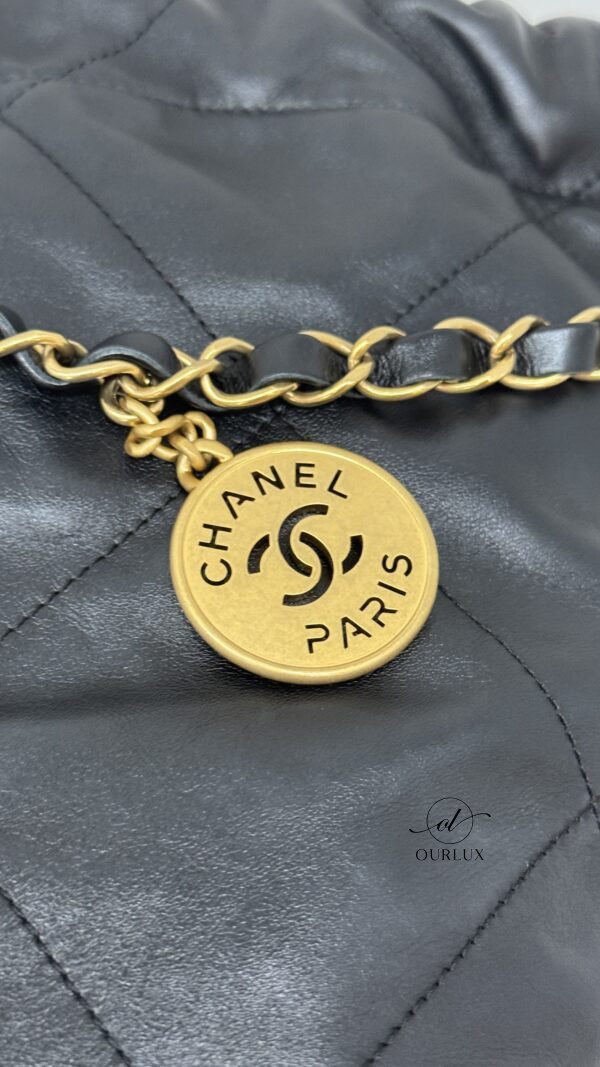 Chanel | Chanel 22 Medium