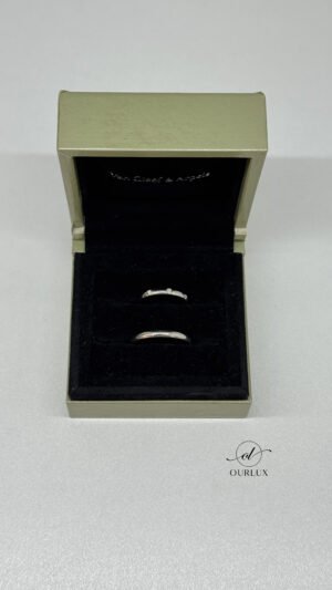 Pre-Owned/ Preloved/ Second Hand Van Cleef & Arpels (VCA) Tendrement Wedding Band, Ring in White Gold Color, 59 Size, Front View
