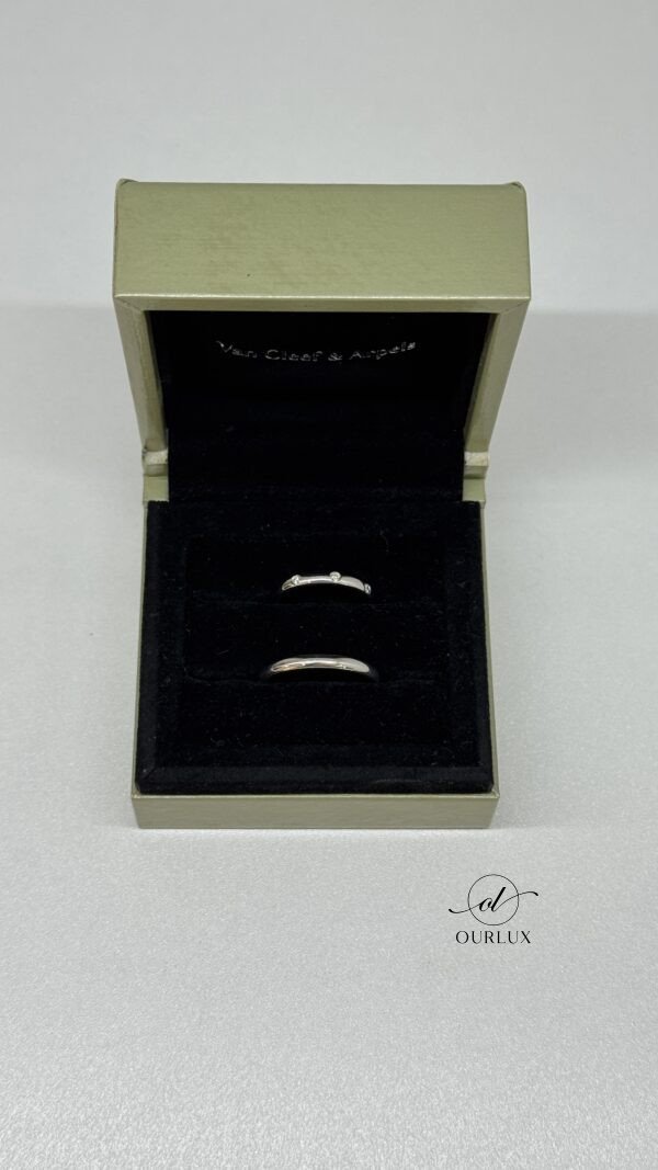 Pre-Owned/ Preloved/ Second Hand Van Cleef & Arpels (VCA) Tendrement Wedding Band, Ring in White Gold Color, 59 Size, Front View