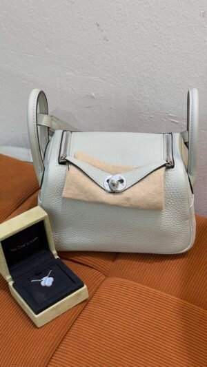 Pre-Owned/ Preloved/ Second Hand Hermes Mini Lindy Clemence, Bag in Gris Neve 0W, Silver Hardware Color, Mini Size, Front View