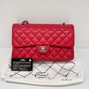 Pre-Owned/ Pre-Loved/ Second-Hand Chanel Chanel Classic Flap Caviar, Bag in Red Color, Medium Size, Front View