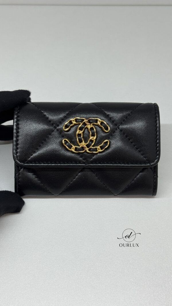 Pre-Owned/ Preloved/ Second Hand Chanel Chanel 19 Flap Card Holder , Bag in Black, Gold Hardware Color, 7.5 x 11.3 x 2.1cm Size, Front View