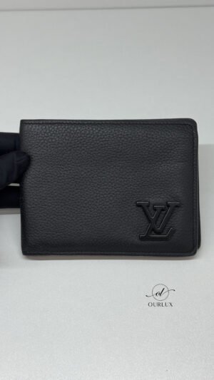Pre-Owned/ Preloved/ Second Hand Louis Vuitton (LV) Men Bi-fold Wallet LV Aerogram Black Calf Leather, Bag in Black Color, 11.5 x 9 x 1.5 cm Size, Front View