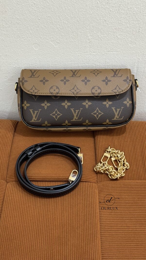 Pre-Owned/ Preloved/ Second Hand Louis Vuitton (LV) Ivy Wallet On Chain, Bag in Black, Reverse Monogram Color, 23.5 x 12 x 4.3 cm Size, Front View