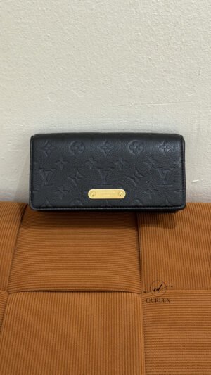 Pre-Owned/ Preloved/ Second Hand Louis Vuitton (LV) Lily Wallet On Chain, Bag in Black, Gold Hardware Color, 20.7 x 10.2 x 3.5 cm Size, Front View