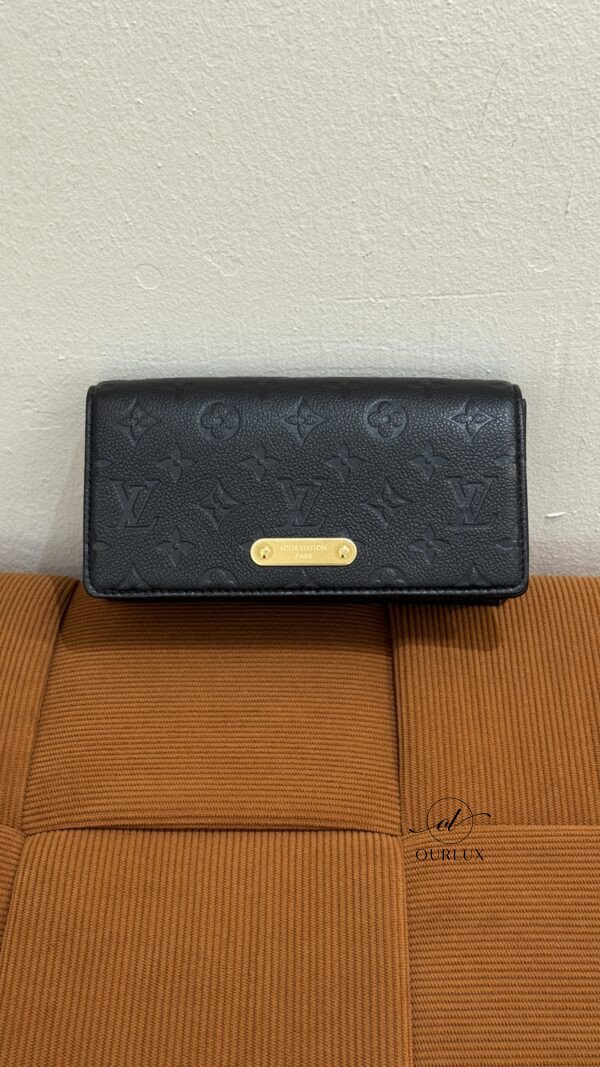 Pre-Owned/ Preloved/ Second Hand Louis Vuitton (LV) Lily Wallet On Chain, Bag in Black, Gold Hardware Color, 20.7 x 10.2 x 3.5 cm Size, Front View