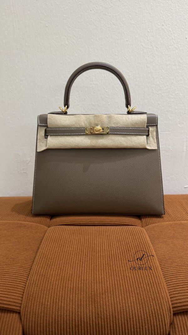 Pre-Owned/ Preloved/ Second Hand Hermes Kelly 25 Epsom Sellier, Bag in Etoupe, Gold Hardware Color, 25 Size, Front View