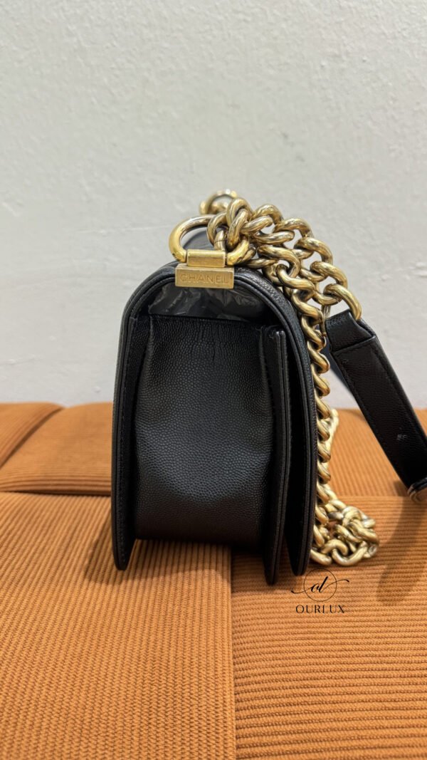Chanel | Old Medium Boy Caviar