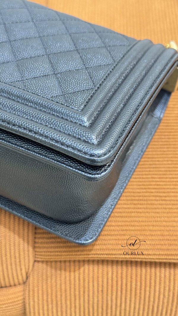 Chanel | Old Medium Boy Caviar