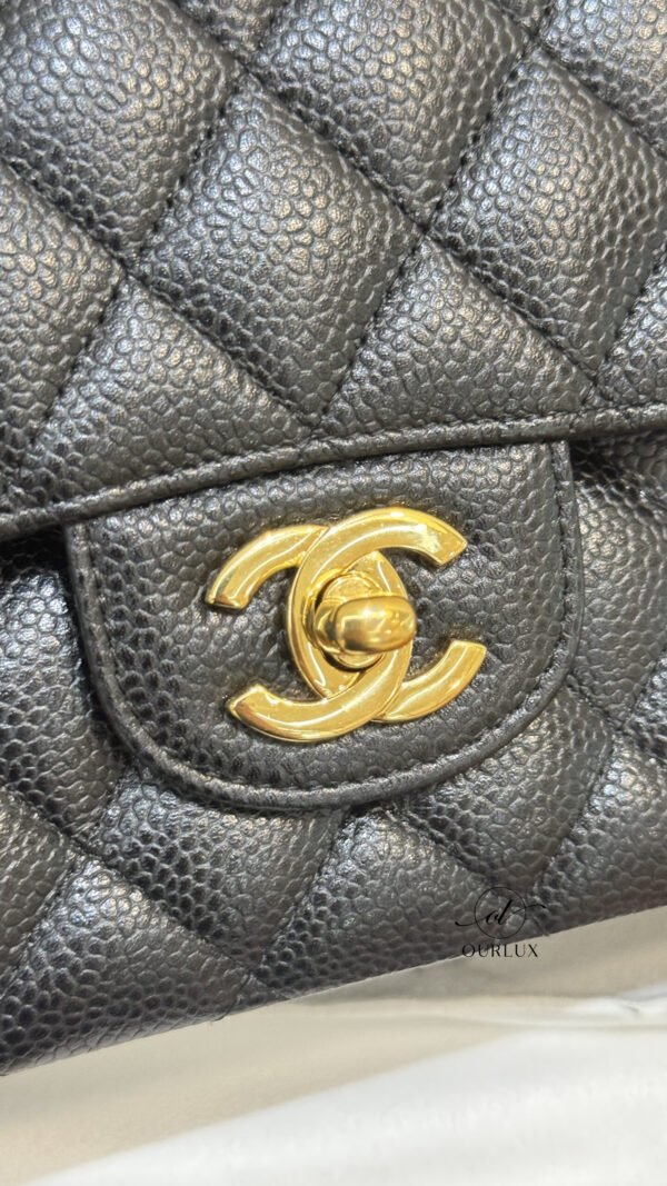 Chanel | Medium Classic Flap Cavair