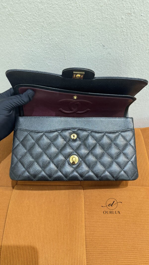 Chanel | Medium Classic Flap Cavair