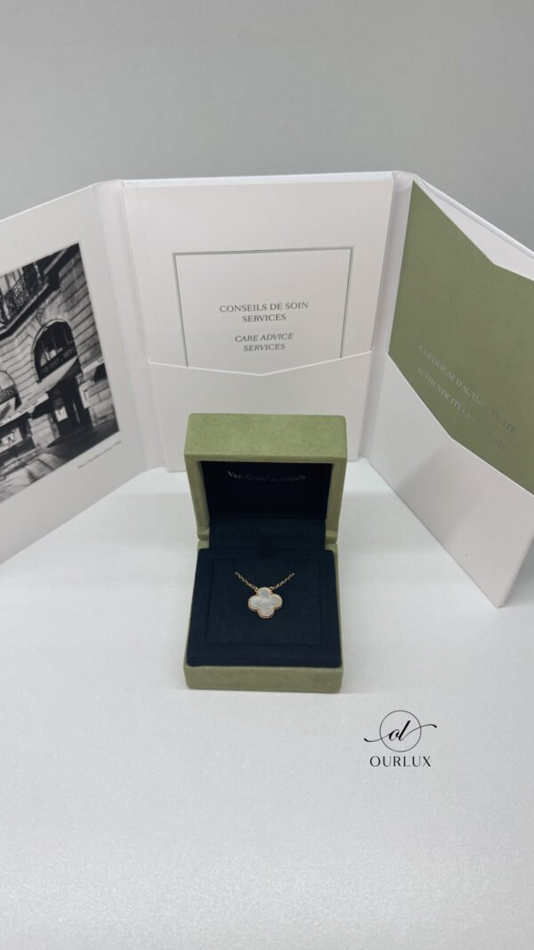 Van Cleef & Arpels (VCA) | White Mother Of Pearl Necklace