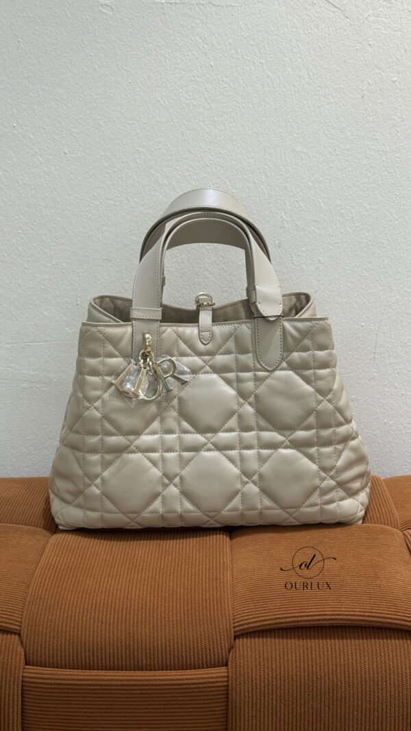 Pre-Owned/ Pre-Loved/ Second-Hand Dior Medium Toujours Tote Bag Calfskin, Bag in Beige, Gold Hardware Color, 28.5 x 21.5 x 17 cm Size, Front View