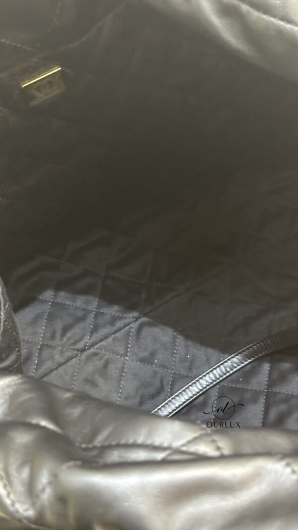 Chanel | Chanel 22 Medium