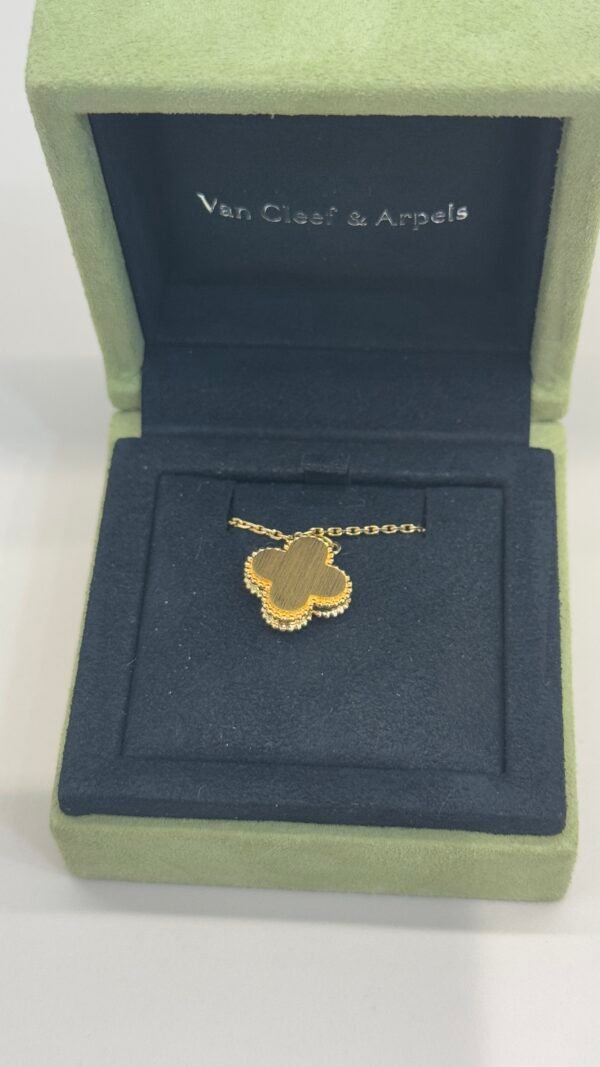 Van Cleef & Arpels (VCA) | 2018 Holiday Pendant