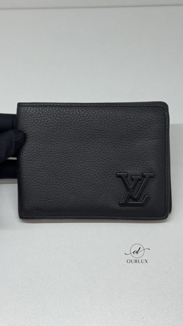 Pre-Owned/ Pre-Loved/ Second-Hand Louis Vuitton (LV) Men Bi-fold Wallet LV Aerogram Black Calf Leather, Wallet in Black Color, 11.5 x 9 x 1.5 cm Size, Front View