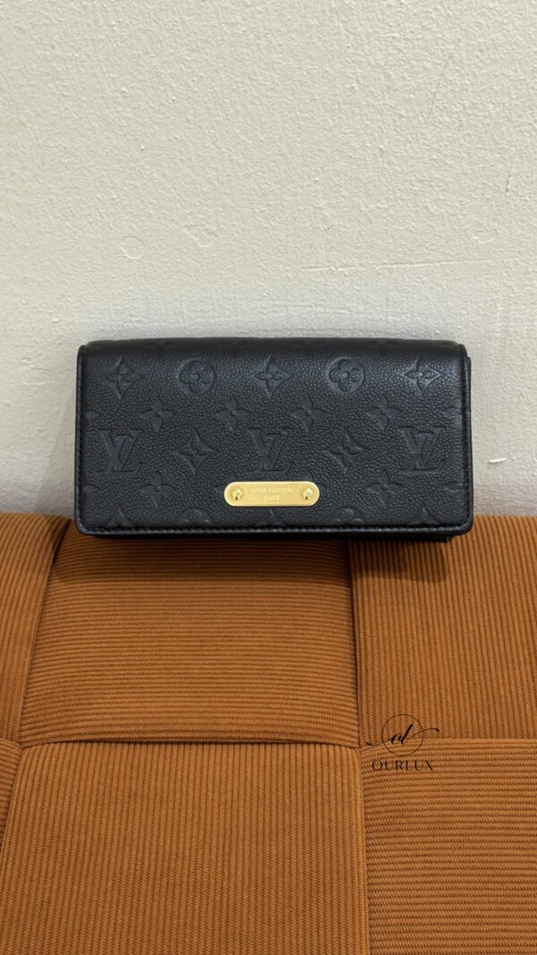 Pre-Owned/ Pre-Loved/ Second-Hand Louis Vuitton (LV) Lily Wallet On Chain, Bag in Black, Gold Hardware Color, 20.7 x 10.2 x 3.5 cm Size, Front View