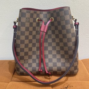 C202505423-Louis-Vuitton-LV-Neo-Noe-MM Pre-Owned/ Pre-Loved/ Second-Hand Louis Vuitton (LV) Neo Noe MM, Bag in Red Interior, Gold Hardware Color, MM Size, Front View