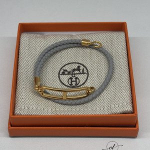 Pre-Owned/ Pre-Loved/ Second-Hand Hermes Mini Clic Chaine D Bracelet, Bracelet in Gris Meyer, Gold Hardware Color, T1 Size, Front View