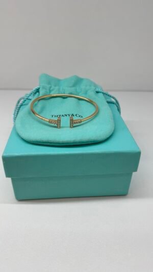 Pre-Owned/ Preloved/ Second Hand Tiffany Diamond T Wire Bracelet, Bracelet in Rose Gold Color, Medium Size, Front View
