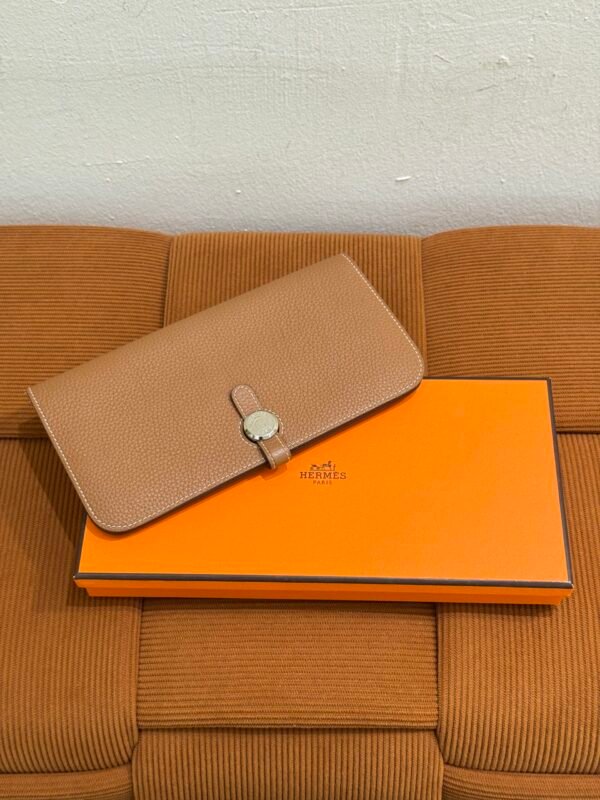 Pre-Owned/ Pre-Loved/ Second-Hand Hermes Dogon Duo Wallet, Wallet in Gold, Silver Hardware Color,  Size, Front View
