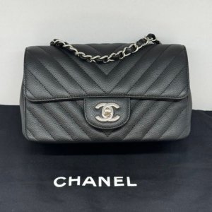 b202401032-chanel-chevron-mini-rectangle-classic-flap Pre-Owned/ Pre-Loved/ Second-Hand Chanel Chevron Mini Rectangle Classic Flap, Bag in Black Color, Mini Size, Front View