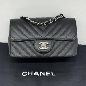 b202401032-chanel-chevron-mini-rectangle-classic-flap Pre-Owned/ Pre-Loved/ Second-Hand Chanel Caviar Chevron Mini Rectangle, Bag in Black Color, Mini Size, Front View