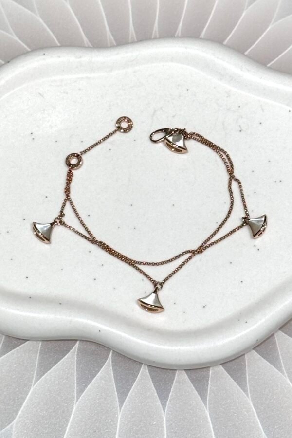 b202410085-bulgari-bvlgari-divas-dream-4-motif-mother-of-pearl-bracelet-rare-1 Bulgari (Bvlgari) | Divas’ Dream 4 Motif Mother Of Pearl Bracelet (Rare!)