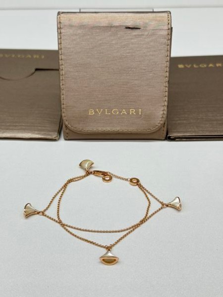 b202410085-bulgari-bvlgari-divas-dream-4-motif-mother-of-pearl-bracelet-rare-2 Bulgari (Bvlgari) | Divas’ Dream 4 Motif Mother Of Pearl Bracelet (Rare!)