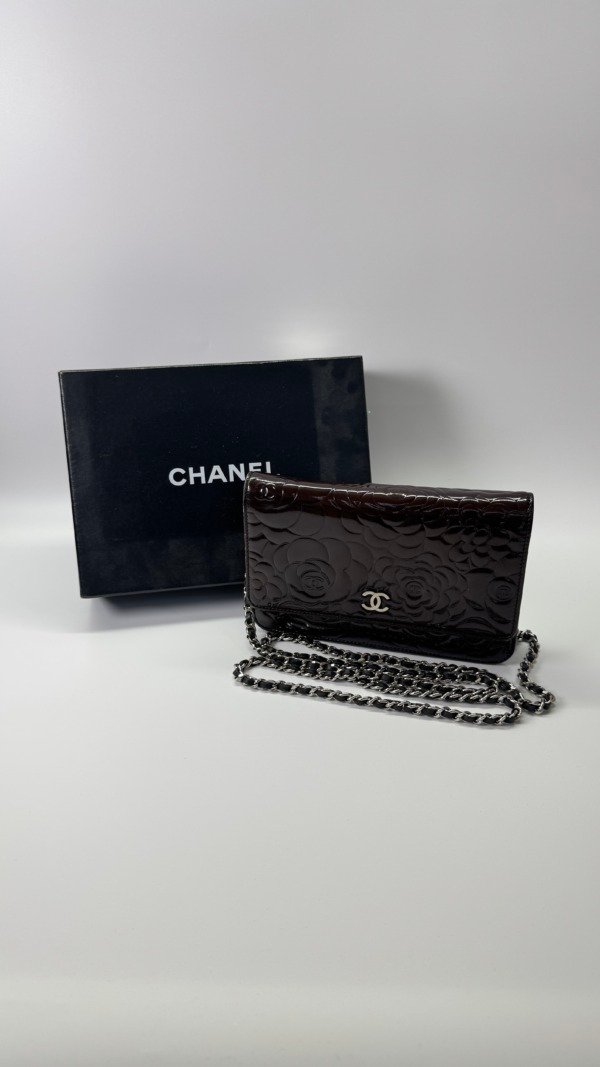 Pre-Owned/ Pre-Loved/ Second-Hand Chanel Camellia Wallet On Chain, Bag in Black (Patent leather slightly discoloured to brown), Silver Hardware Color, 20 x 12.5 x 3.5 cm Size, Front View