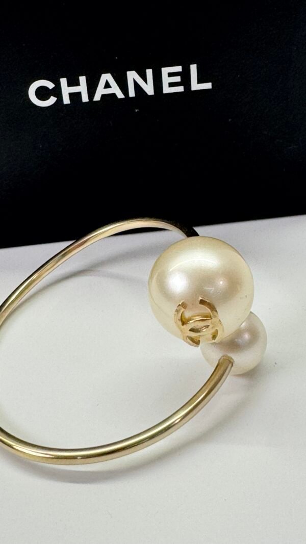 b202501467-chanel-pearl-cc-bracelet-2 Chanel | Pearl CC Bracelet