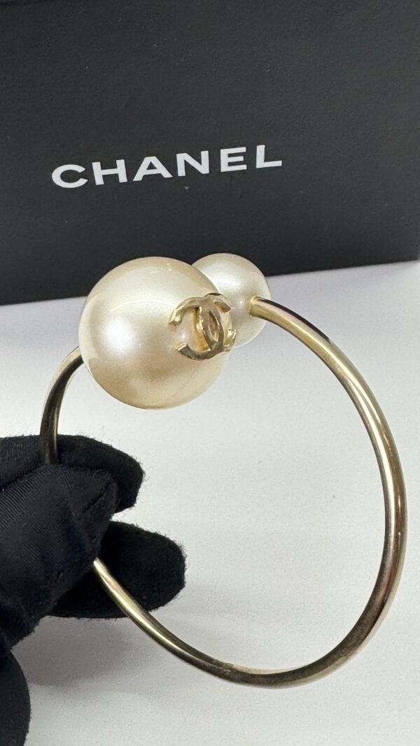 b202501467-chanel-pearl-cc-bracelet-3 Chanel | Pearl CC Bracelet