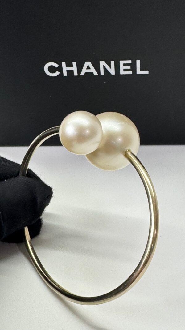 b202501467-chanel-pearl-cc-bracelet-4 Chanel | Pearl CC Bracelet