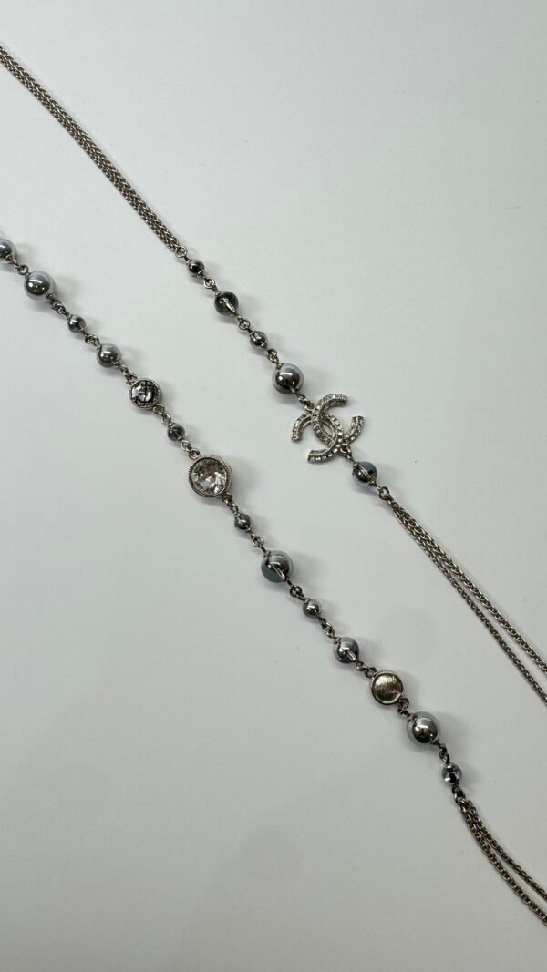 b202501513-chanel-long-necklace-1 Pre-Owned/ Pre-Loved/ Second-Hand Chanel Long Necklace, Necklace in Silver Color, Size, Front View
