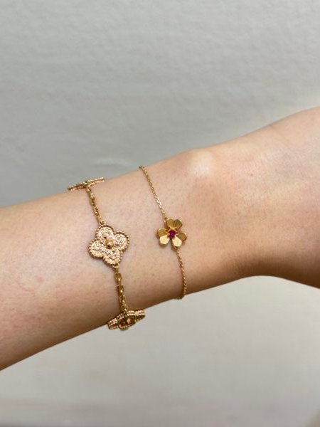 b202502454-van-cleef-arpels-vca-ruby-mini-frivole-bracelet Pre-Owned/ Pre-Loved/ Second-Hand Van Cleef & Arpels (VCA) Ruby Mini Frivole Bracelet, Bracelet in Rose Gold, Red Ruby Color, Mini Size, Front View