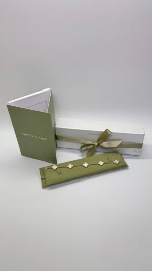 b202502529-van-cleef-arpels-vca-alhambra-mother-of-pearl Pre-Owned/ Pre-Loved/ Second-Hand Van Cleef & Arpels (VCA) Alhambra Mother Of Pearl, Bracelet in White Mother Of Pearl Color, 19cm Size, Front View