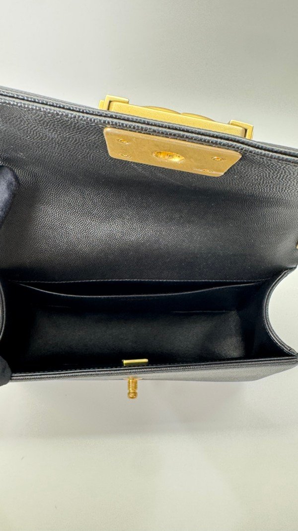 c202501505-chanel-old-medium-boy-caviar-7 Chanel | Old Medium Boy Caviar