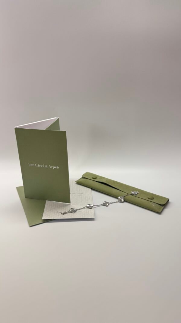 c202502530-van-cleef-arpels-vca-guilloche-5-motif-bracelet-2 Van Cleef & Arpels (VCA) | Guilloche 5 Motif Bracelet