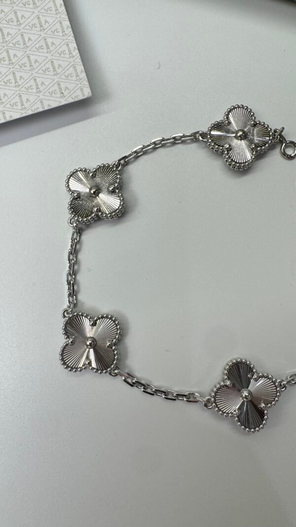 c202502530-van-cleef-arpels-vca-guilloche-5-motif-bracelet-4 Van Cleef & Arpels (VCA) | Guilloche 5 Motif Bracelet