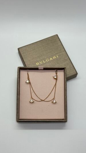 b202410085-bulgari-bvlgari-divas-dream-4-motif-mother-of-pearl-bracelet-rare-3 Pre-Owned/ Pre-Loved/ Second-Hand Bulgari (Bvlgari) Divas’ Dream 4 Motif Mother Of Pearl Bracelet (Rare!), Bracelet in Rose Gold Color, SM (15-17.5cm) Size, Front View