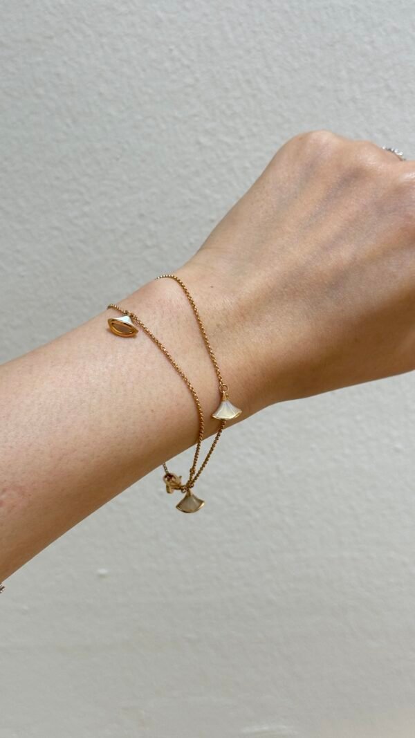 b202410085-bulgari-bvlgari-divas-dream-4-motif-mother-of-pearl-bracelet-rare-4 Bulgari (Bvlgari) | Divas’ Dream 4 Motif Mother Of Pearl Bracelet (Rare!)