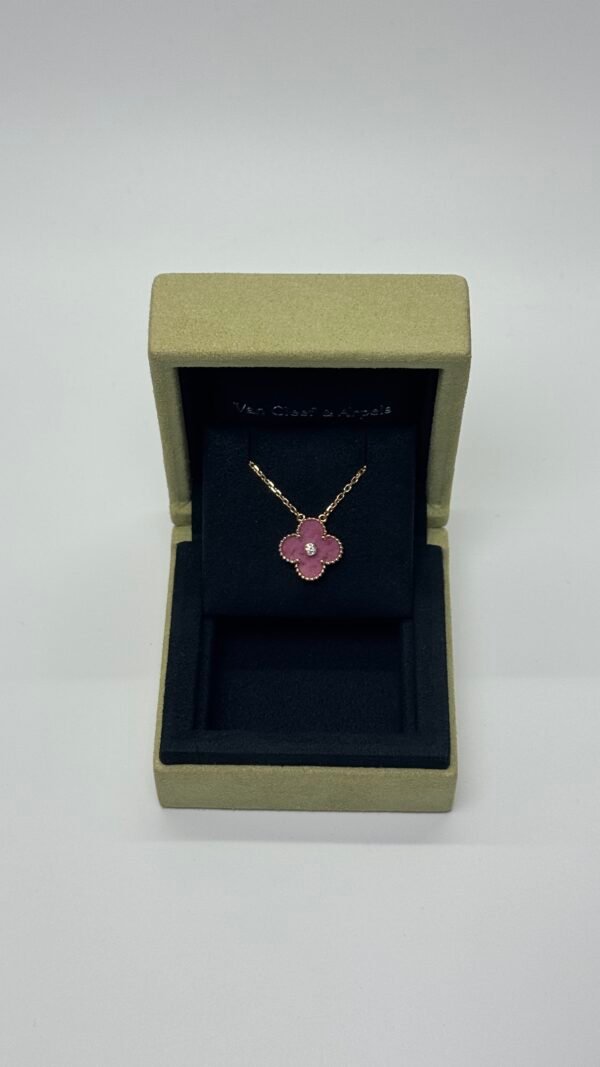 b202502551-van-cleef-arpels-vca-rhodonite-pink-holiday-pendant-2021-3 Van Cleef & Arpels (VCA) | Rhodonite Pink Holiday Pendant 2021